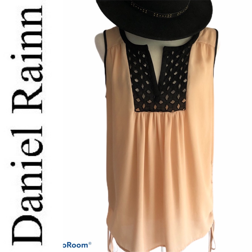 DANIEL RAINN BLUSH & BLACK SLEEVELESS TOP